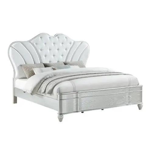 Landmark Traditional Style 4 Piece Queen Bedroom Set With Upholstered Button Tufted Bed Made With Wood In Silver
