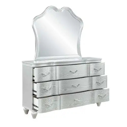 Landmark Traditional Style 4 Piece Queen Bedroom Set With Upholstered Button Tufted Bed Made With Wood In Silver