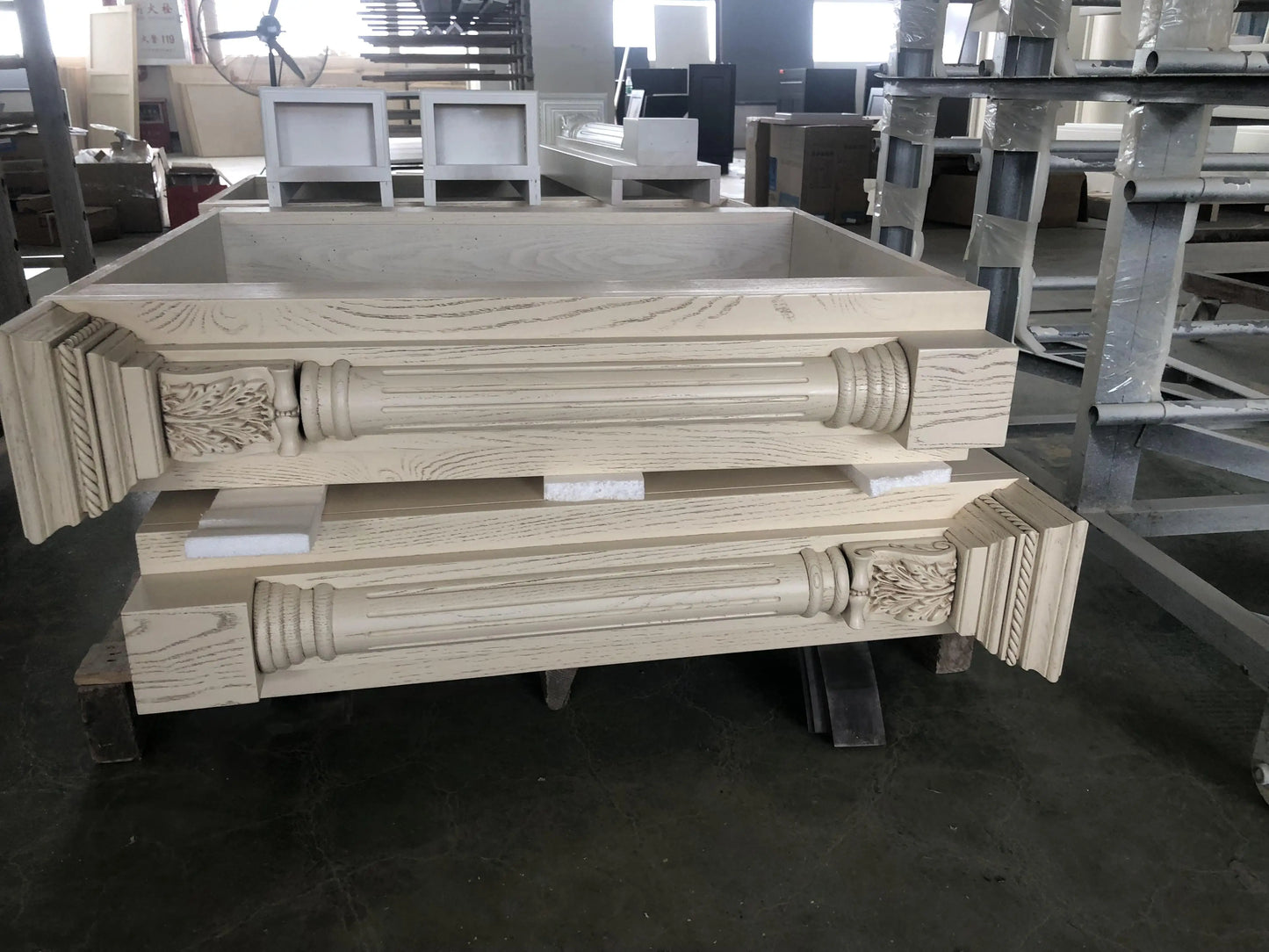 Solid Wood Kitchen Furniture Modular Cabinets with Plywood Carcase and Various Accessories